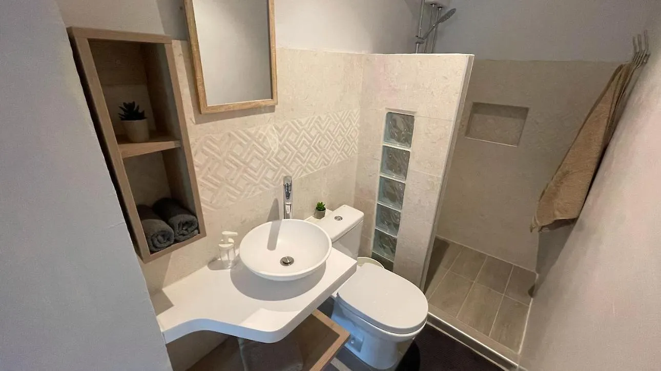 Whitehouse Boulevard, Close To Mambo Beach And City Centre Apartment Willemstad