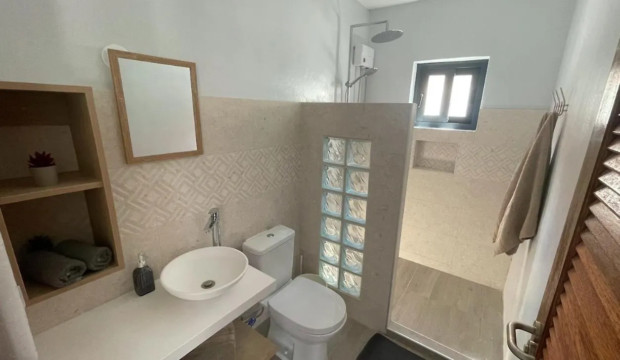 Whitehouse Boulevard, Close To Mambo Beach And City Centre Apartment Willemstad