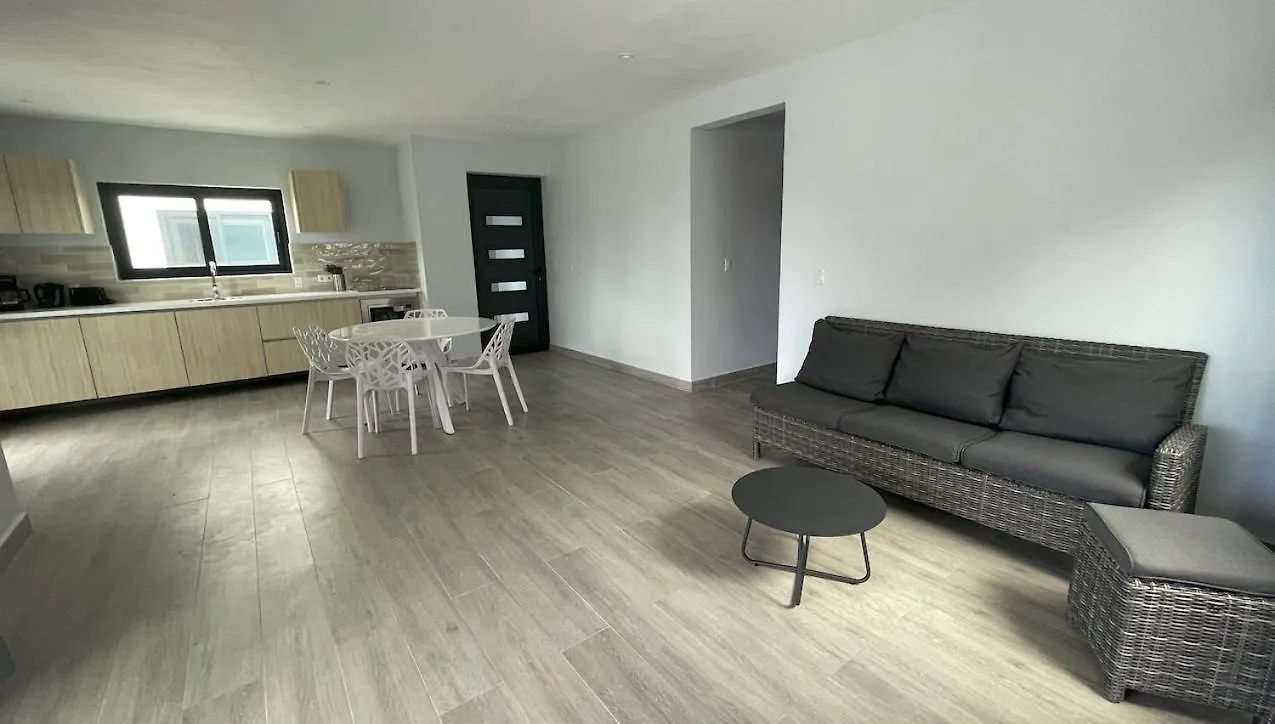 Whitehouse Boulevard, Close To Mambo Beach And City Centre Apartment Willemstad