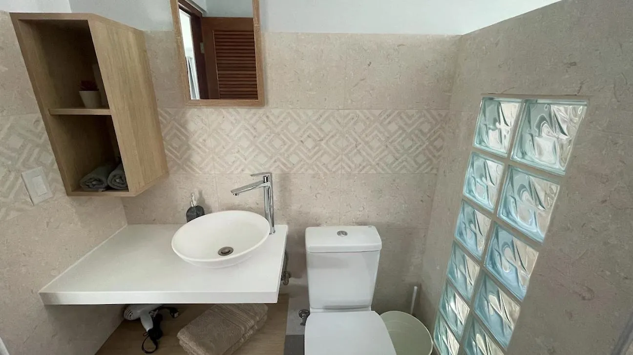 Whitehouse Boulevard, Close To Mambo Beach And City Centre Apartment Willemstad