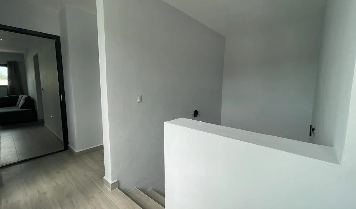 Whitehouse Boulevard, Close To Mambo Beach And City Centre Apartment Willemstad
